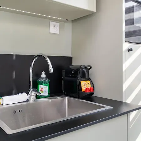 Bright Newly Refurbished Apartment *